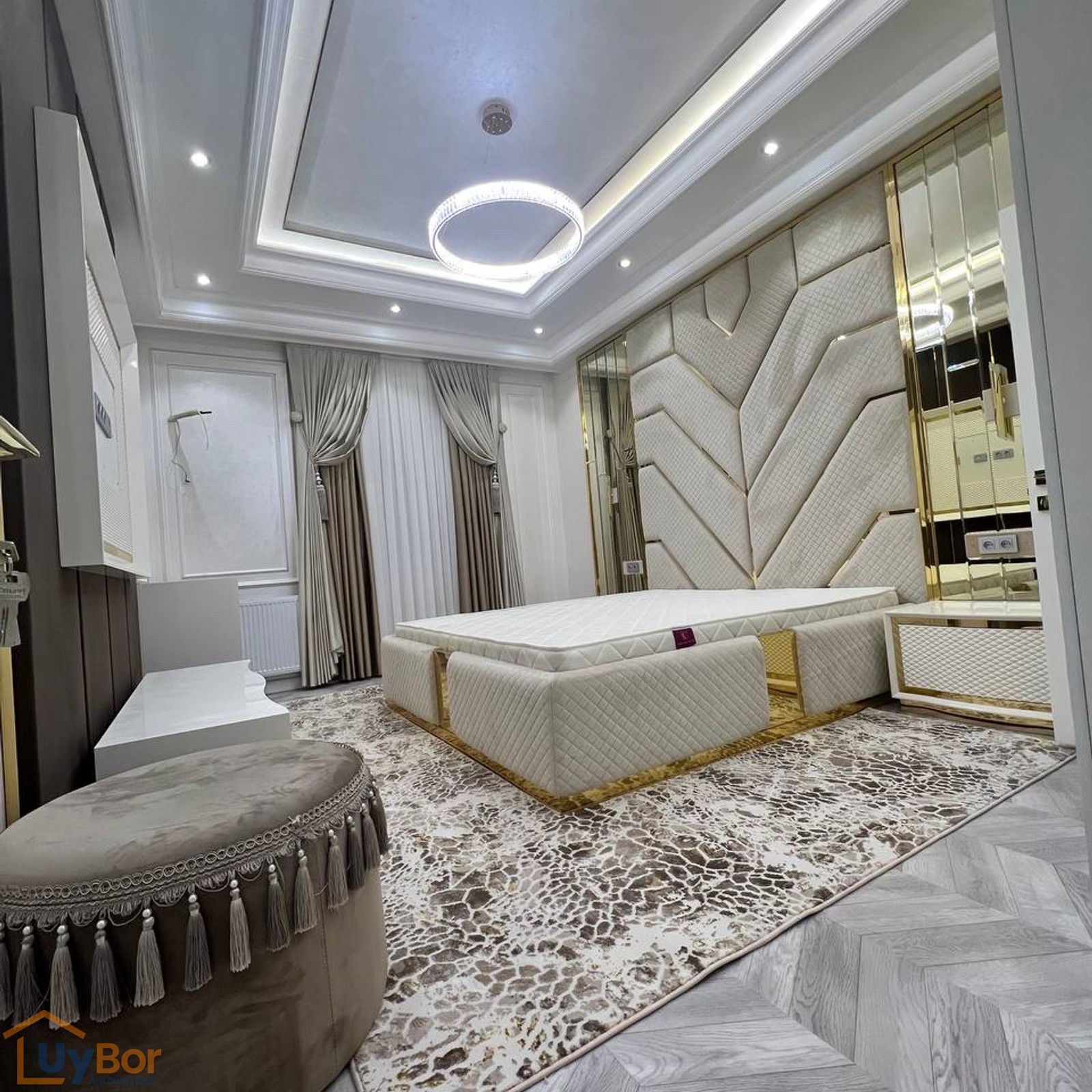 a well-furnished 3-rooms apartment for sale at district Yakkasaray, Tashkent city