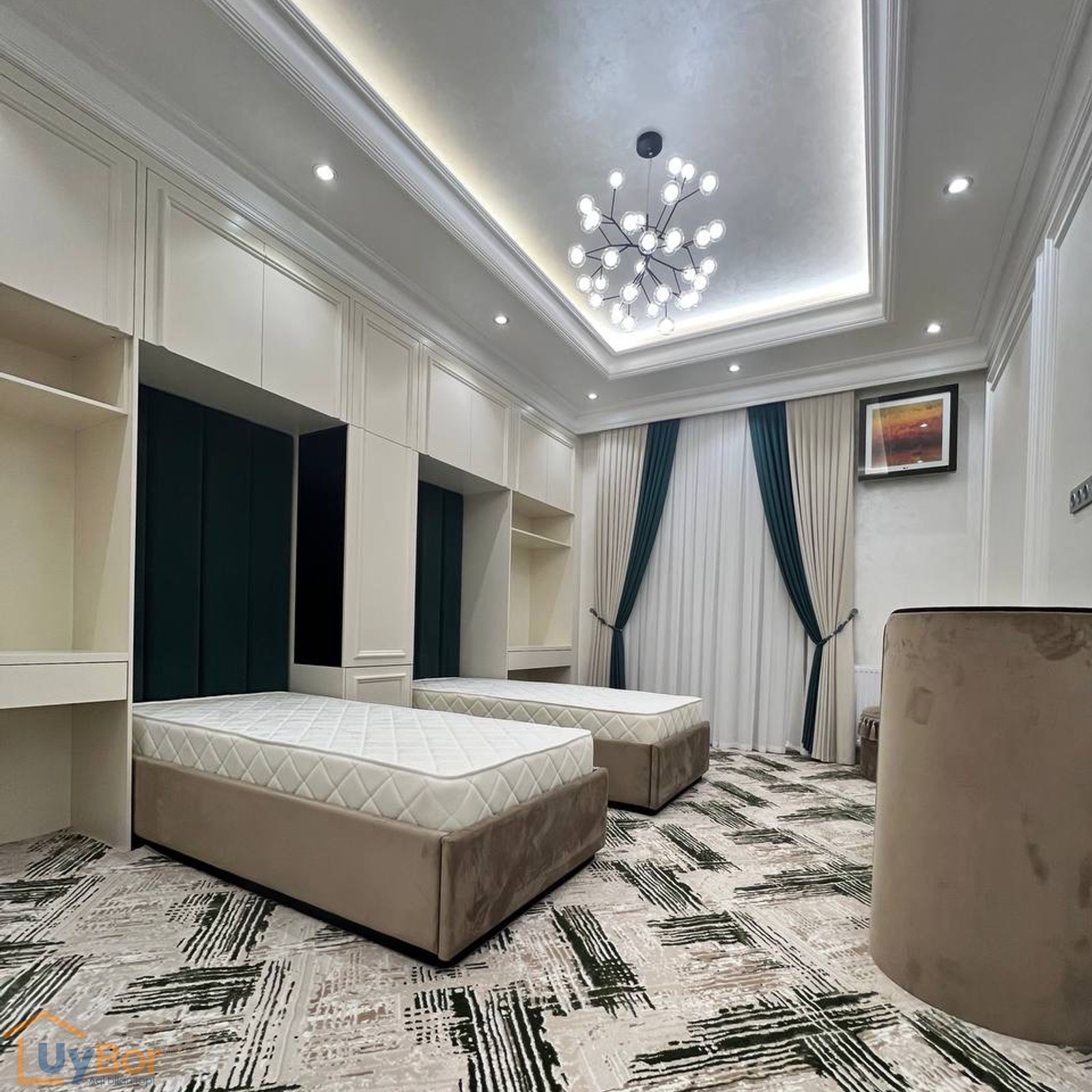 a well-furnished 3-rooms apartment for sale at district Yakkasaray, Tashkent city