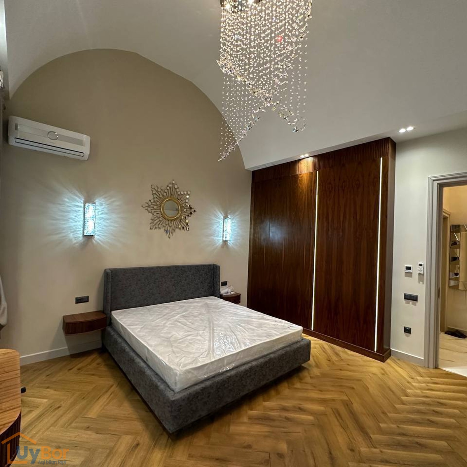 A beautiful 4-bedroom apartment for sale at Mirzo-Ulugbek district, London residential complex